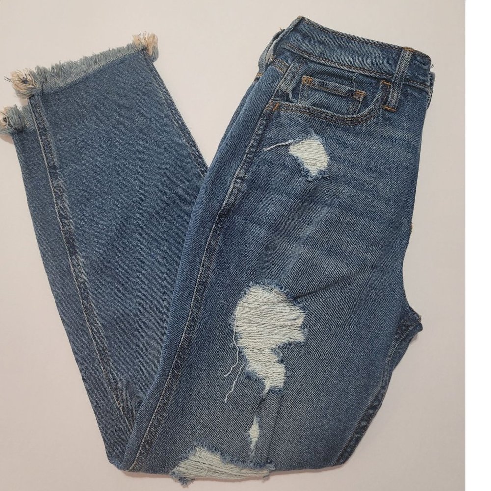Hollister Curvey High-Rise Mom Jean, VintageStretch. OS 24Wx25L Great Condition.